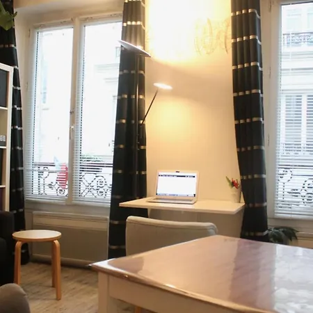 Bright And Equipped Studio Batignolles Paris